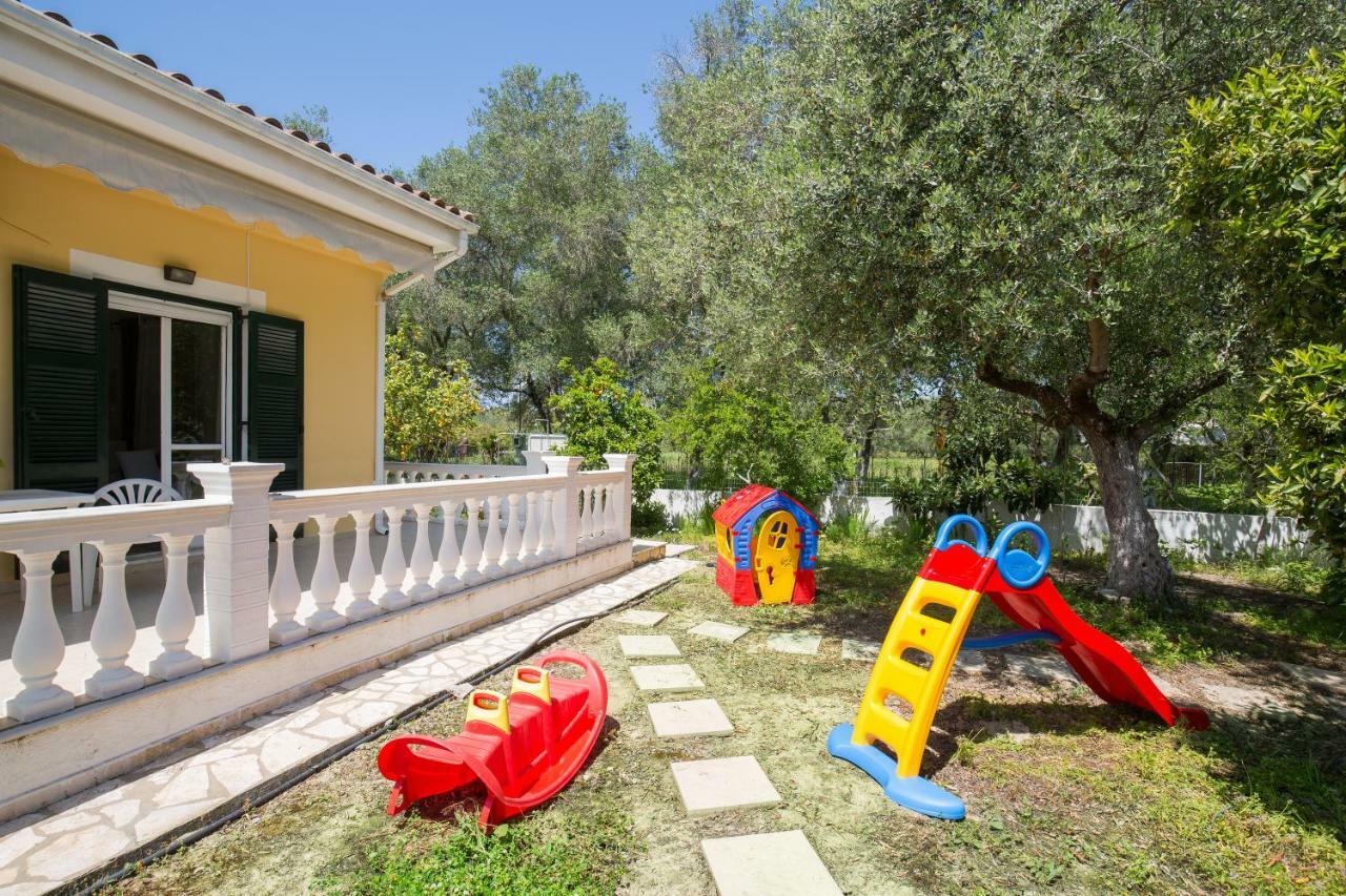 Karia Holiday Home Lefkimmi  Exteriör bild