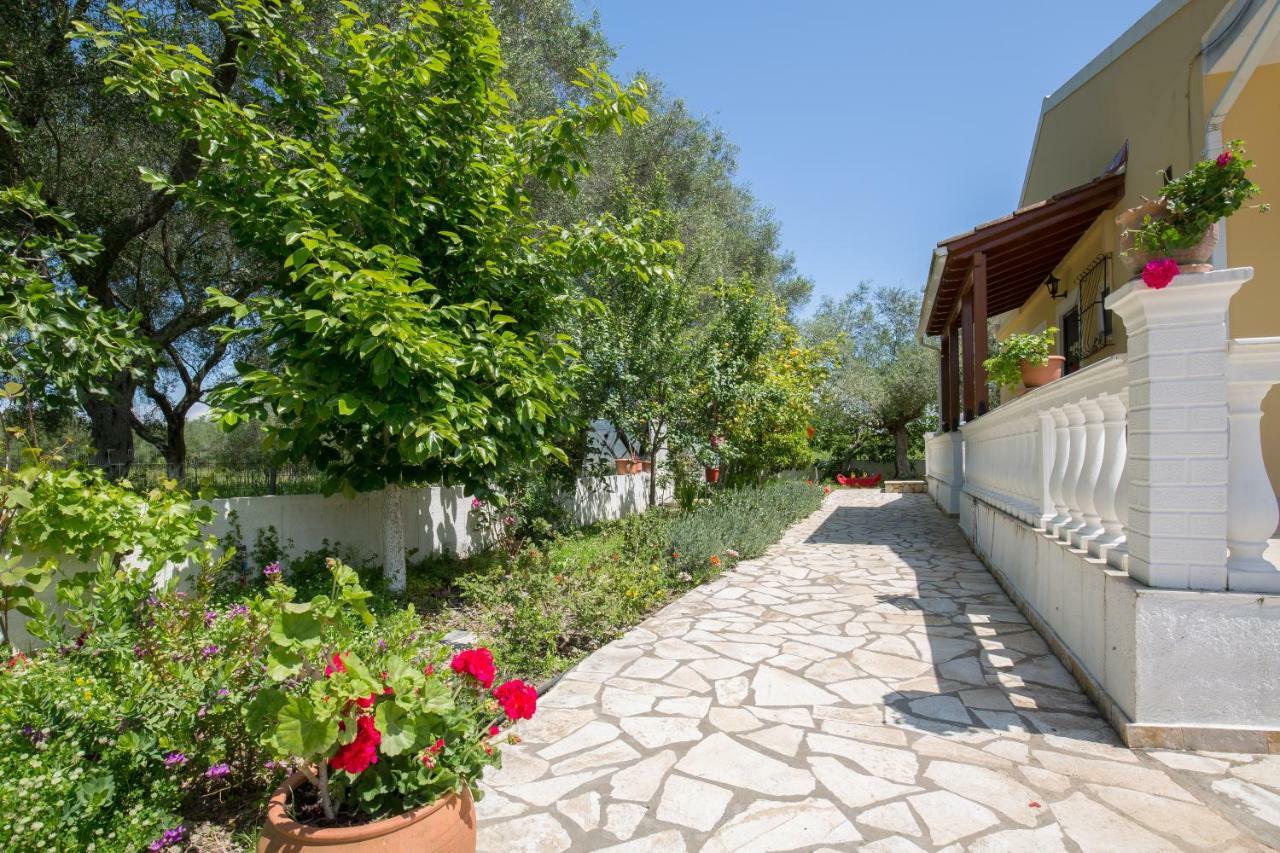 Karia Holiday Home Lefkimmi  Exteriör bild