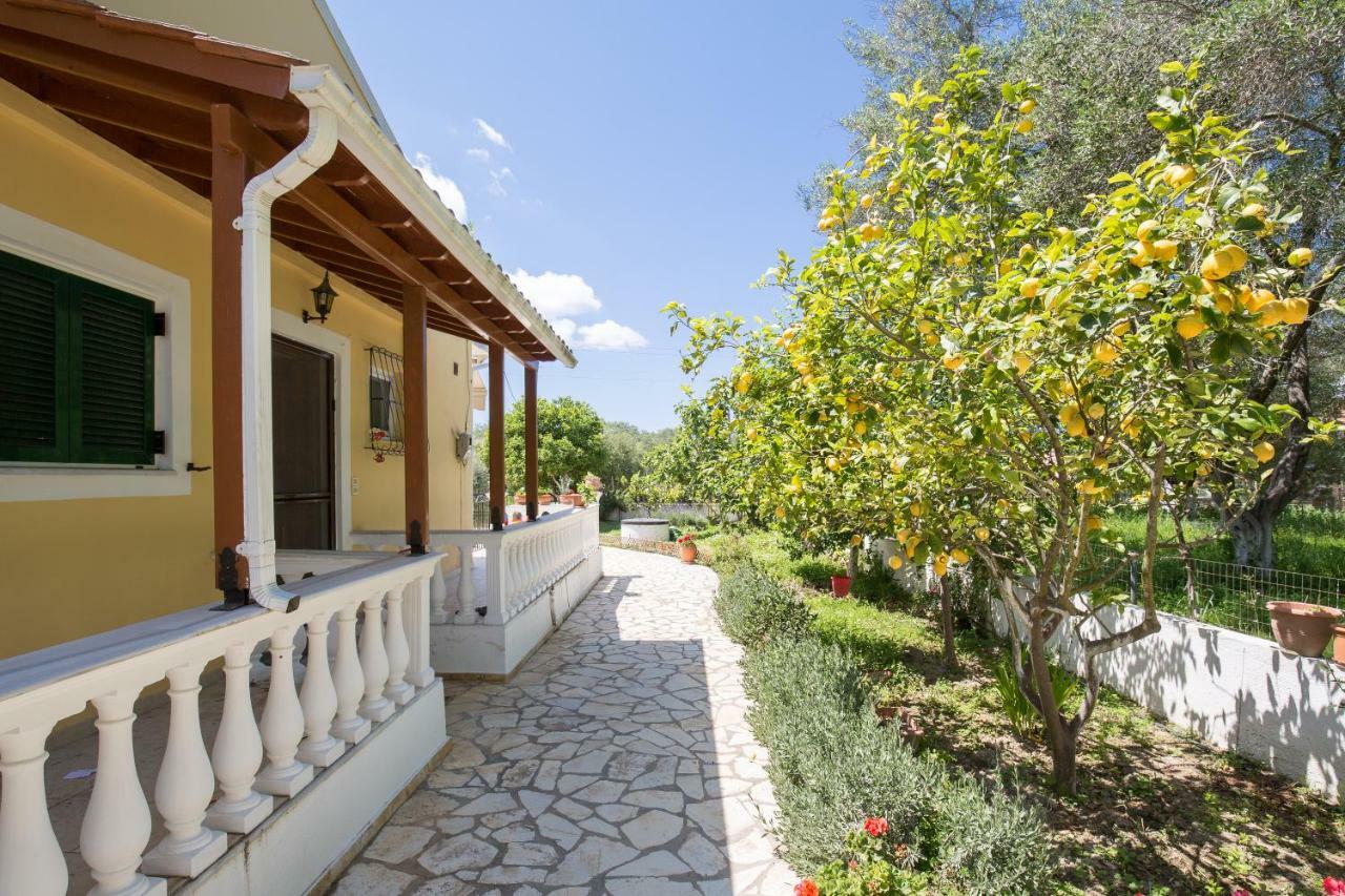 Karia Holiday Home Lefkimmi  Exteriör bild