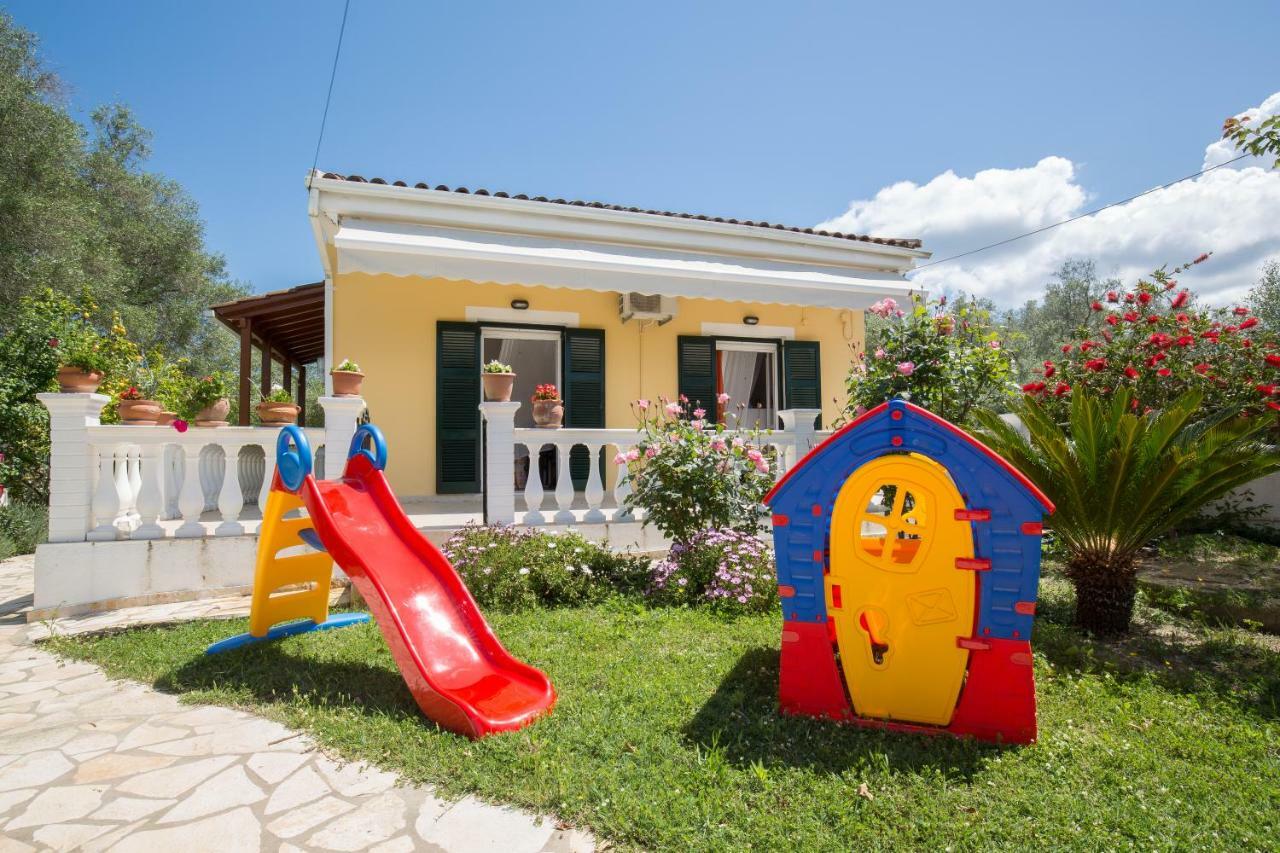 Karia Holiday Home Lefkimmi  Exteriör bild